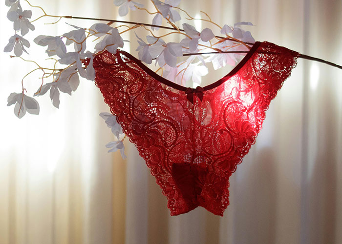 Woman Is Told She&rsquo;s &ldquo;Overreacting And Conservative&rdquo; After Her Reaction To Lingerie Prank