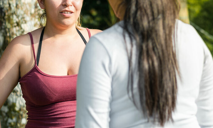 Guy’s Wife’s And “Work Wife’s” 20-Second Interaction At A Party Makes Him Question His Marriage Guy’s Wife’s And “Work Wife’s” 20-Second Interaction At A Party Makes Him Question His Marriage