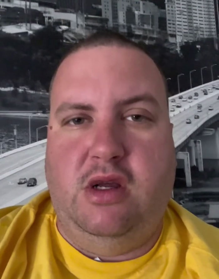 &ldquo;Isn&rsquo;t That Like A $60K Fine?&rdquo;: Customer At Restaurant Is Asked To Leave As He Has Service Dog