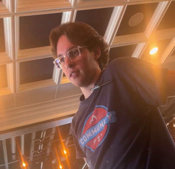 &ldquo;Isn&rsquo;t That Like A $60K Fine?&rdquo;: Customer At Restaurant Is Asked To Leave As He Has Service Dog