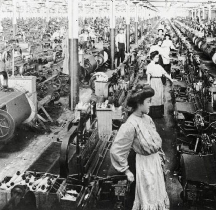 Men And Women Weaving At The White Oak Mill In Greensboro, Nc, C.1909. Photo Courtesy Of The National Museum Of American History