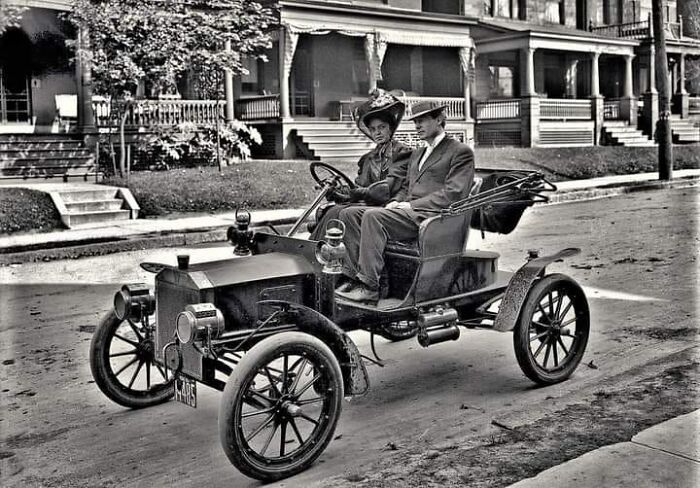 Stylish Couple Driving An Early Car In Pittsburgh, 1907
