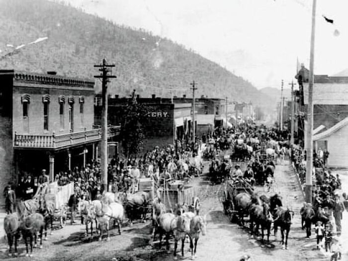 Idaho Springs, Colorado. C.1910. View Down A Street Crowded With Pedestrians And Horse-Drawn Carts. Published By E.j. Deis. Photo Source: Wisconsin Historical Society