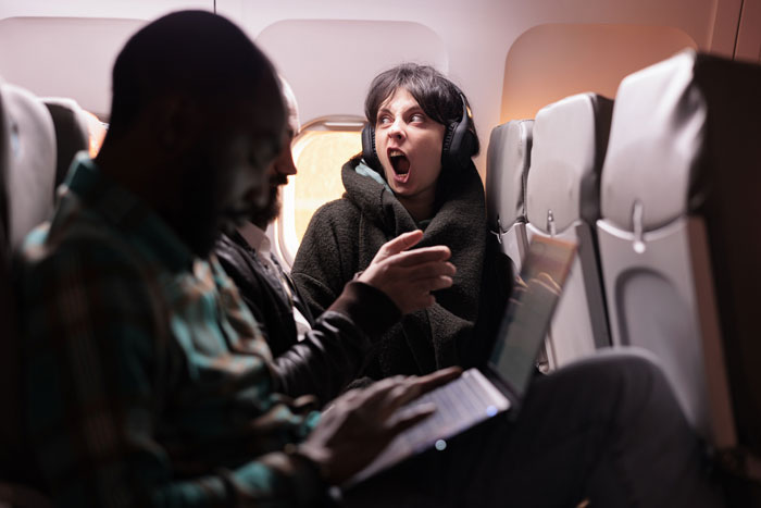 Stinky Guy Keeps Leaning On Woman During Flight, She Just About Starts Screaming At Him Stinky Guy Keeps Leaning On Woman During Flight, She Just About Starts Screaming At Him