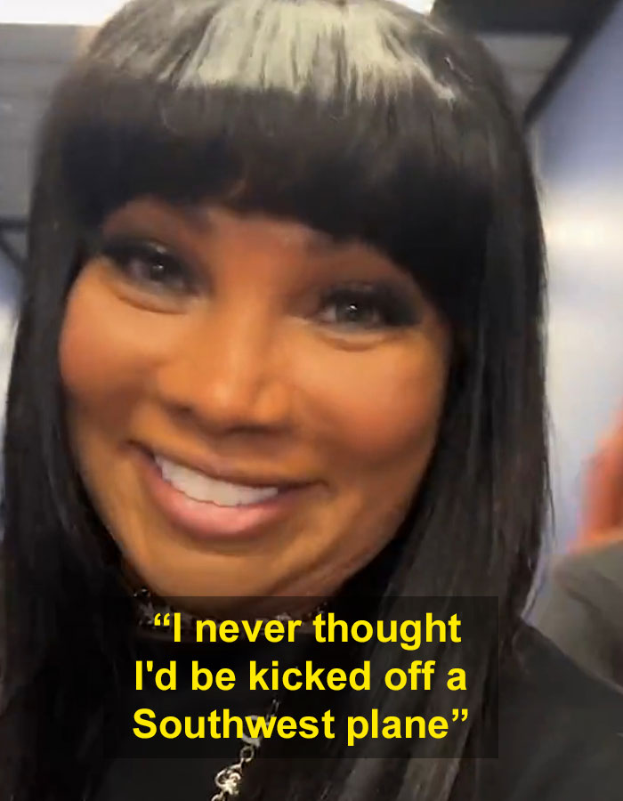 Salt-N-Pepa's Sandra Denton Kicked Off Flight For Refusing To Give Up Her Seat Salt-N-Pepa's Sandra Denton Kicked Off Flight For Refusing To Give Up Her Seat