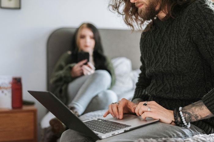 Man Doesn’t Understand Why GF Is Upset He Wants Her Out Of The House, Gets A Reality Check Man Doesn’t Understand Why GF Is Upset He Wants Her Out Of The House, Gets A Reality Check
