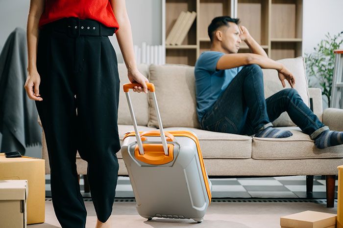 Man Leaves GF To Face The Consequences Of Her Fresh BBL Alone, Leaves Her Homeless Man Leaves GF To Face The Consequences Of Her Fresh BBL Alone, Leaves Her Homeless