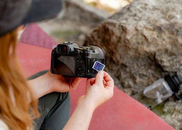 “I Will Never Forgive Myself”: 30 People Reveal Their Biggest Regret In Life