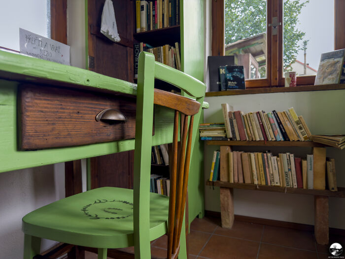 In A Bookworm&rsquo;s Paradise: A Cozy Neighborhood Library In The Czech Republic