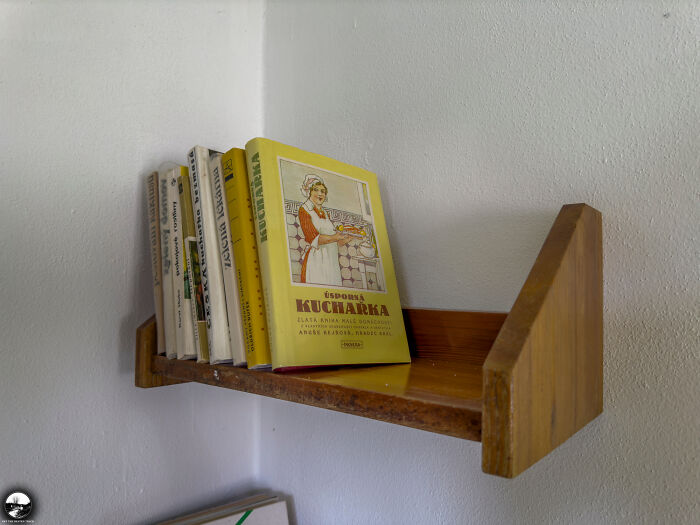 In A Bookworm&rsquo;s Paradise: A Cozy Neighborhood Library In The Czech Republic