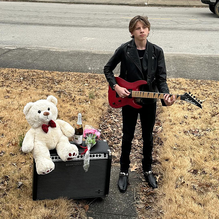 “Salt Bae”: 30 Celebrities That Just Can’t Let Go Of Their 15 Minutes Of Fame