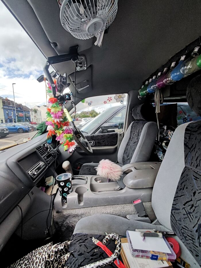 Peeking Inside Strangers' Cars: My New Photography Hobby (23 Pics)