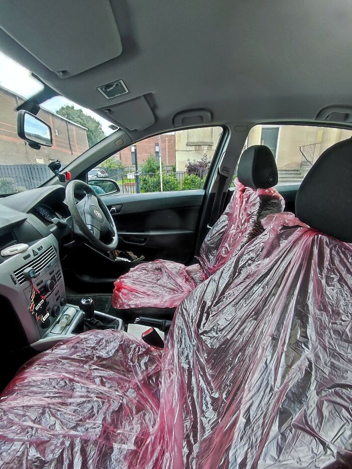 Peeking Inside Strangers' Cars: My New Photography Hobby (23 Pics)