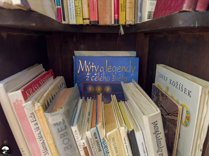 In A Bookworm&rsquo;s Paradise: A Cozy Neighborhood Library In The Czech Republic