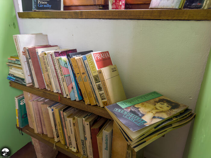 In A Bookworm&rsquo;s Paradise: A Cozy Neighborhood Library In The Czech Republic