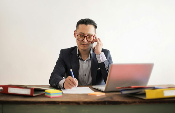 “I Will Never Forgive Myself”: 30 People Reveal Their Biggest Regret In Life