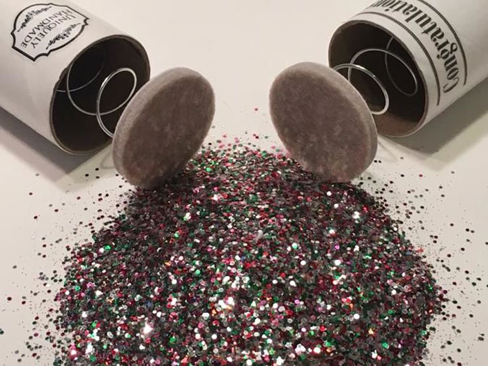 “Enjoy Your Glitter Bomb”: Sparkly Genitalia Confetti Sticks To Man As Stepdaughter Gets Revenge “Enjoy Your Glitter Bomb”: Sparkly Genitalia Confetti Sticks To Man As Stepdaughter Gets Revenge