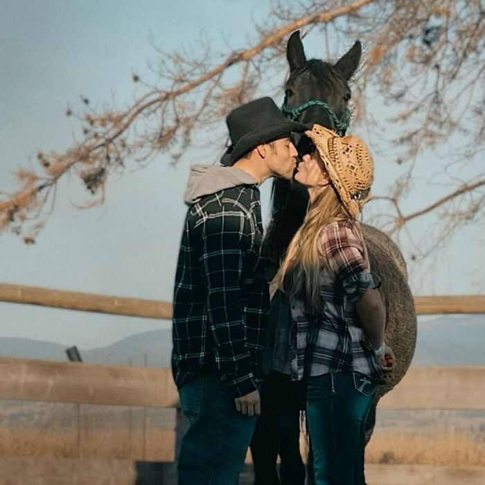 A Special Bond Between A Rescue Horse And His Owner&rsquo;s Fianc&eacute; Is Melting Hearts On The Internet