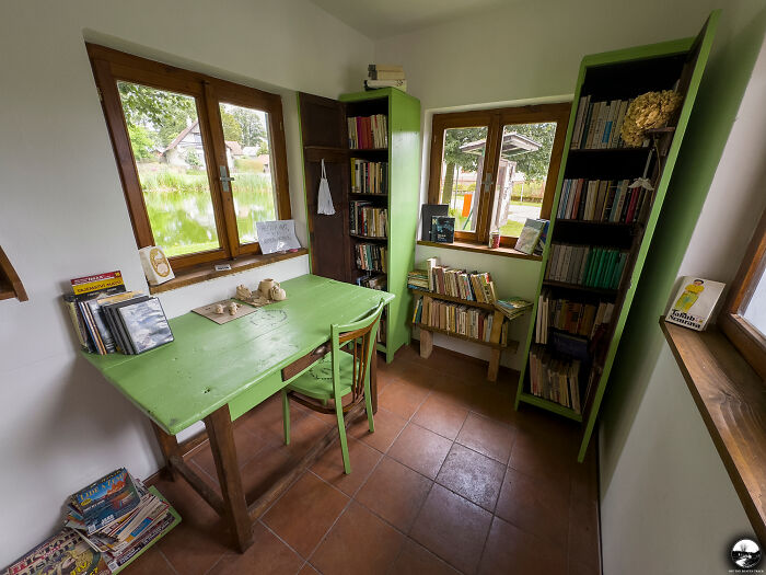 In A Bookworm&rsquo;s Paradise: A Cozy Neighborhood Library In The Czech Republic