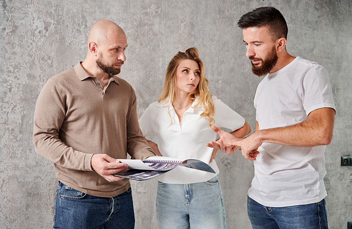 “Screwing Over A Struggling Family For Less Than $20,000”: Friend Helps Family Take Pro Revenge “Screwing Over A Struggling Family For Less Than $20,000”: Friend Helps Family Take Pro Revenge