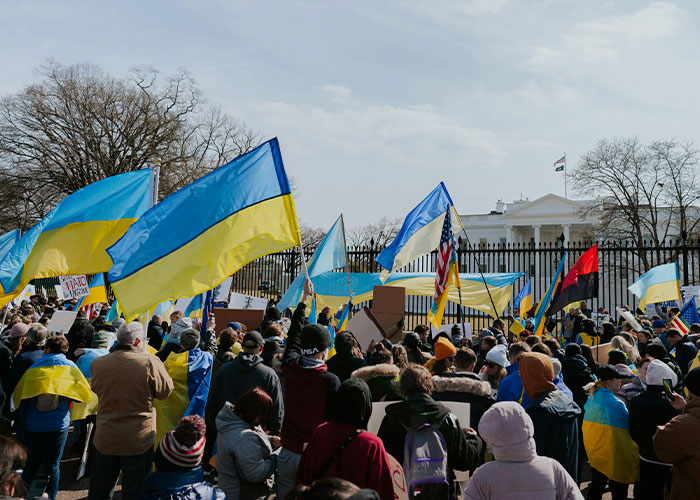 “My Stepdad Catfished Me”: 45 Deeply Disturbing Experiences That Left People Struggling