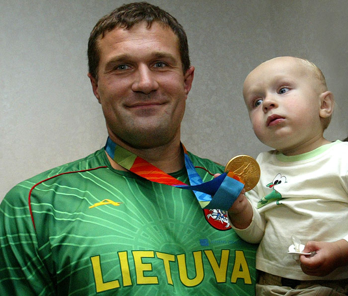 Olympic Discus Throw Record, Which Stood For 20 Years, Gets Broken By Previous Record Holder’s Son Olympic Discus Throw Record, Which Stood For 20 Years, Gets Broken By Previous Record Holder’s Son