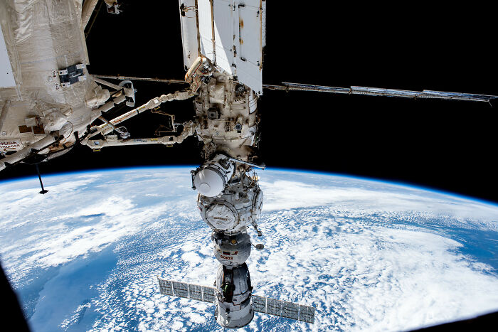 The International Space Station Will Split Into A Thousand Pieces Before Crashing Into The Ocean