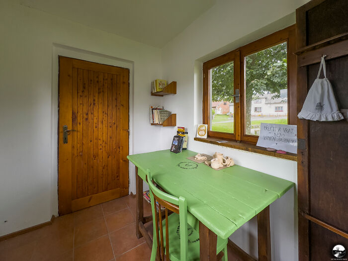 In A Bookworm&rsquo;s Paradise: A Cozy Neighborhood Library In The Czech Republic