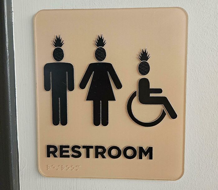 Cartel del retrete en un restaurante de temática hawaiana