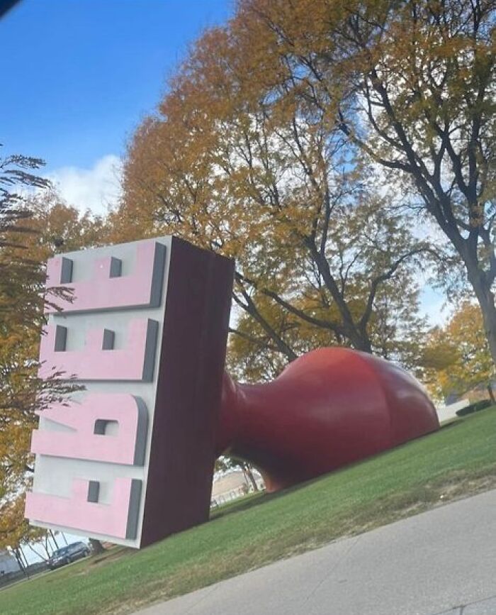 The Big Rubber Stamp With The Word "Free" On It Is A Creation Of Artist Claes Oldenburg (1929-2022), Who Sculpted Giant Versions Of Everyday Objects That Turn Up In Public Parks And On City Sidewalks. Located In Cleveland, OH
