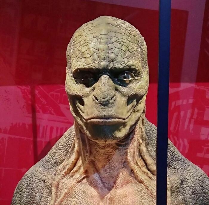 A lizard-like creature with textured skin, featured in a red backdrop for a "Pics That Go Hard" post.