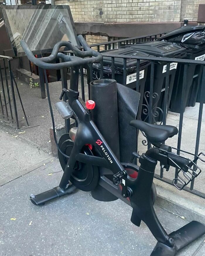 Peloton bike left on NYC curb as an urban treasure for others to find.