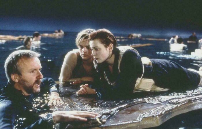 James Cameron Trying To Make His Leading Actors Understand That There Is Not Enough Room For Both Of Them And That They Should Shut The F**k Up During Filming Of Titanic (1997)