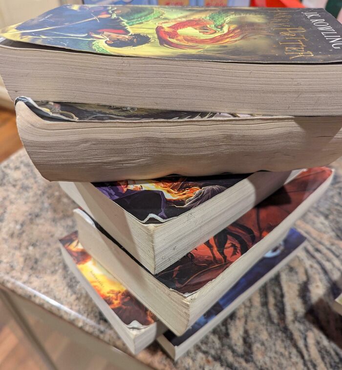 Books Returned After Being Borrowed By A Friend. Carefully Read By My Daughter Once, Who Is Extremely Gentle With Pages. This Was In A Series Box And Everything, But That No Longer Exists