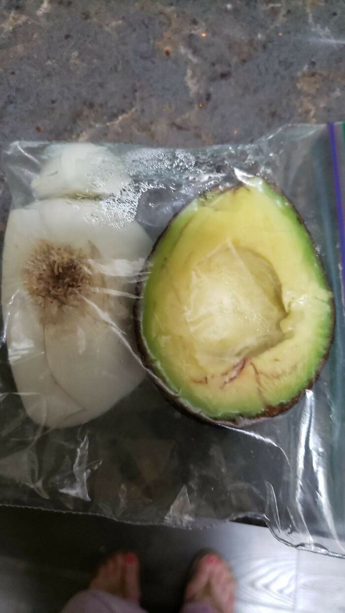 Storing Avocados With Onion In The Refrigerator Keeps Avocado Fresh For Days. I Learned This By Accident And Found Out It's Actually A Thing