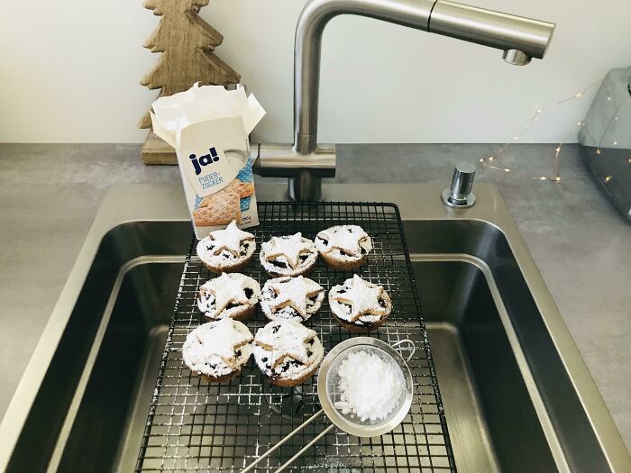 When Sprinkling Icing Sugar Over Pastries Or Cakes, Balance Your Wire Tray Over The Sink (Make Sure The Tap Is Out Of The Way!), Dust Liberally And Any Excess Sugar Can Be Easily Rinsed Away. No Sticky Counter / Cloth! :)