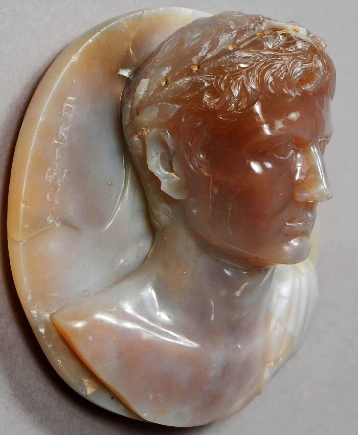 Roman Cameo Of Caesar Augustus Carved In Chalcedony Stone. It Used To Be Decorated With A Golden Laurel Wreath. About (5cm) Early 1st Century Ad