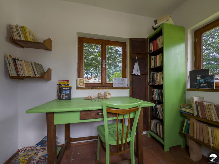 In A Bookworm&rsquo;s Paradise: A Cozy Neighborhood Library In The Czech Republic