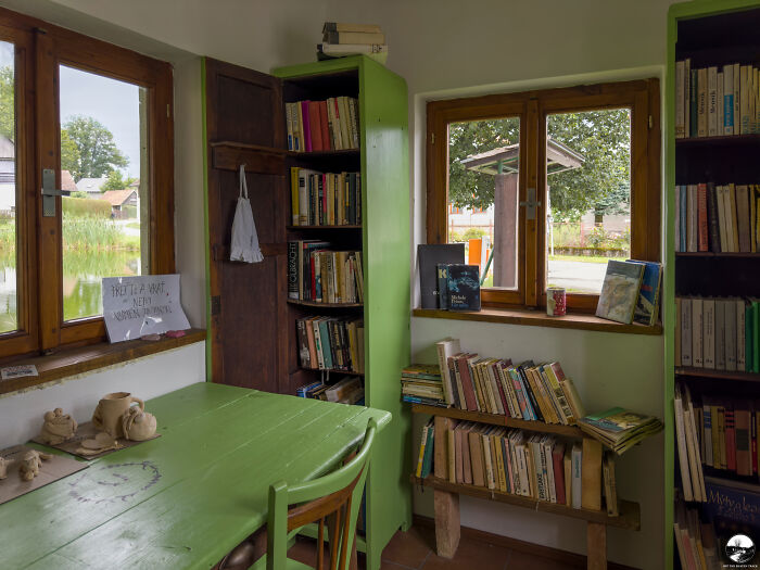 In A Bookworm&rsquo;s Paradise: A Cozy Neighborhood Library In The Czech Republic