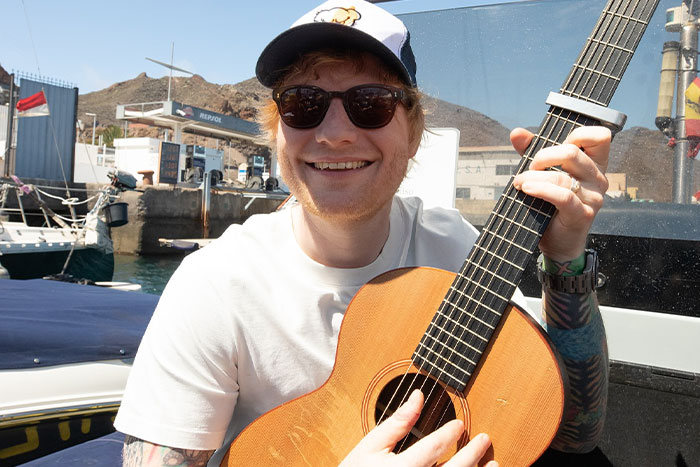 “I Ordered Taylor Swift From Wish”: Fans Roast Wax Museum’s Latest Statue “I Ordered Taylor Swift From Wish”: Fans Roast Wax Museum’s Latest Statue