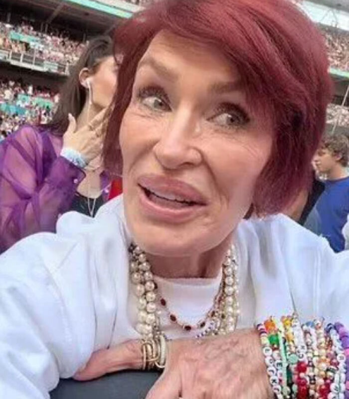 “She’s Gone Too Far”: Sharon Osbourne Fans Left Speechless By Her New Look “She’s Gone Too Far”: Sharon Osbourne Fans Left Speechless By Her New Look