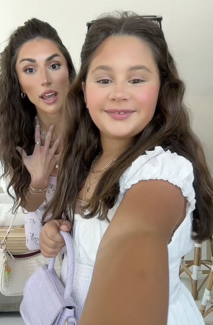 Adult Woman And 10 Y.O. Girl Share A Flight, Becoming BFFs In The Most Adorable Way Adult Woman And 10 Y.O. Girl Share A Flight, Becoming BFFs In The Most Adorable Way