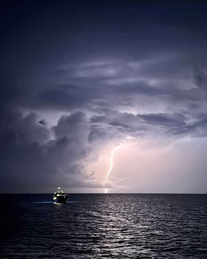 Fans Fear For Kylie Jenner&rsquo;s Safety After She Shares Photos From Yacht