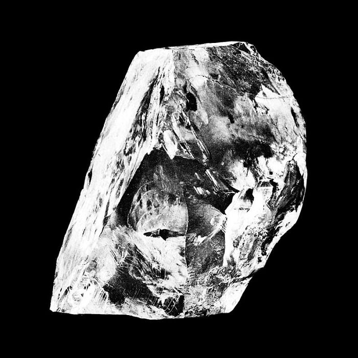 Miners Find The Second Biggest Diamond Ever And It&rsquo;s 2,492 Carats, People Are Amazed