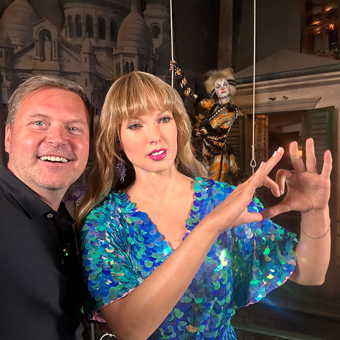 “I Ordered Taylor Swift From Wish”: Fans Roast Wax Museum’s Latest Statue “I Ordered Taylor Swift From Wish”: Fans Roast Wax Museum’s Latest Statue