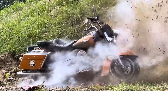 “Biggest Crybaby Fit”: Man Blows Up His Harley-Davidson Motorcycle Because Brand Has Gone “Woke” “Biggest Crybaby Fit”: Man Blows Up His Harley-Davidson Motorcycle Because Brand Has Gone “Woke”