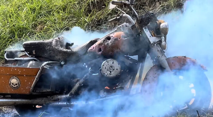 “Biggest Crybaby Fit”: Man Blows Up His Harley-Davidson Motorcycle Because Brand Has Gone “Woke” “Biggest Crybaby Fit”: Man Blows Up His Harley-Davidson Motorcycle Because Brand Has Gone “Woke”