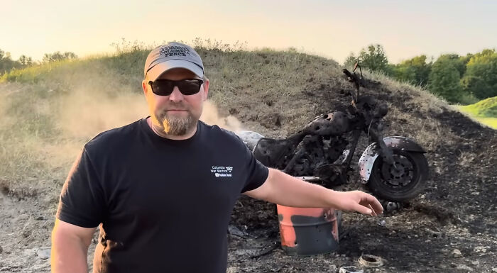 “Biggest Crybaby Fit”: Man Blows Up His Harley-Davidson Motorcycle Because Brand Has Gone “Woke” “Biggest Crybaby Fit”: Man Blows Up His Harley-Davidson Motorcycle Because Brand Has Gone “Woke”