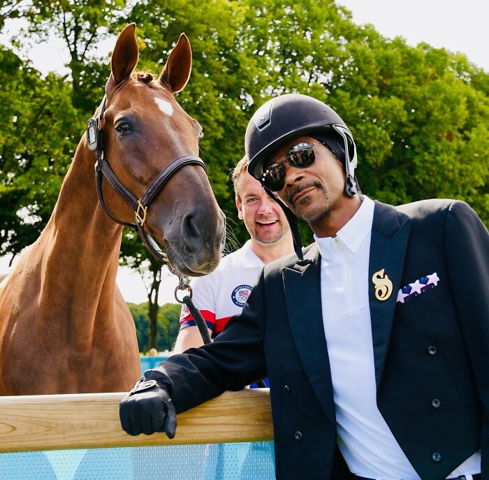 Snoop Dogg Steals The Show By Feeding Horses And Dancing With Them At Paris Olympics Snoop Dogg Steals The Show By Feeding Horses And Dancing With Them At Paris Olympics