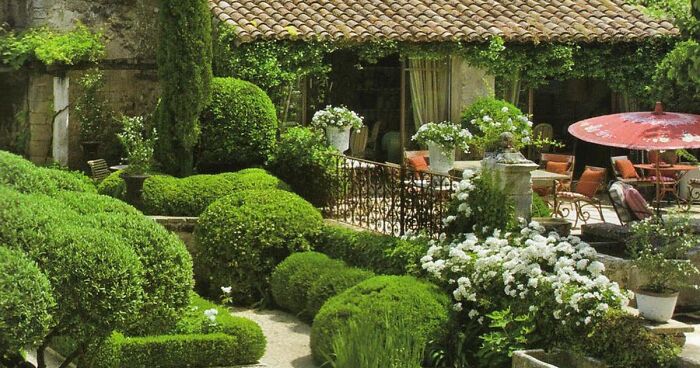 30 Heavenly Photos Of Gardens That Were Shared By This Instagram Account